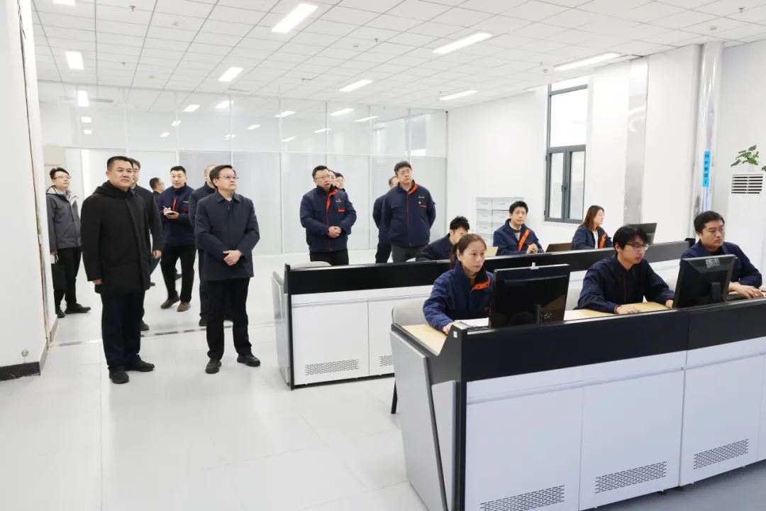 刘文强到物流公司和新媒体运营中心调研指导工作